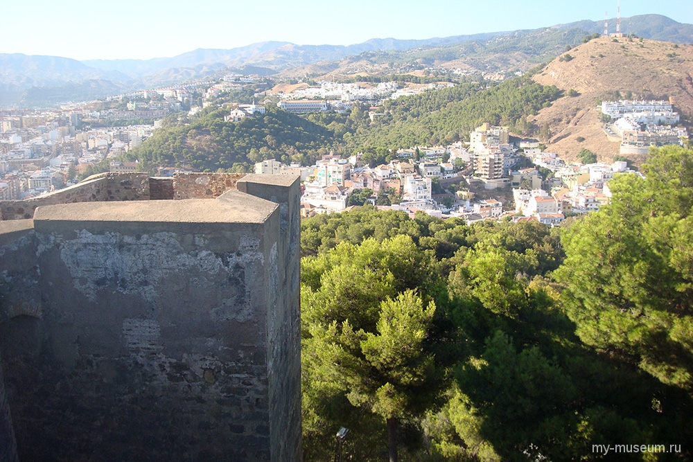 Замок Хибральфаро (Castillo de Gibralfaro) в Малаге