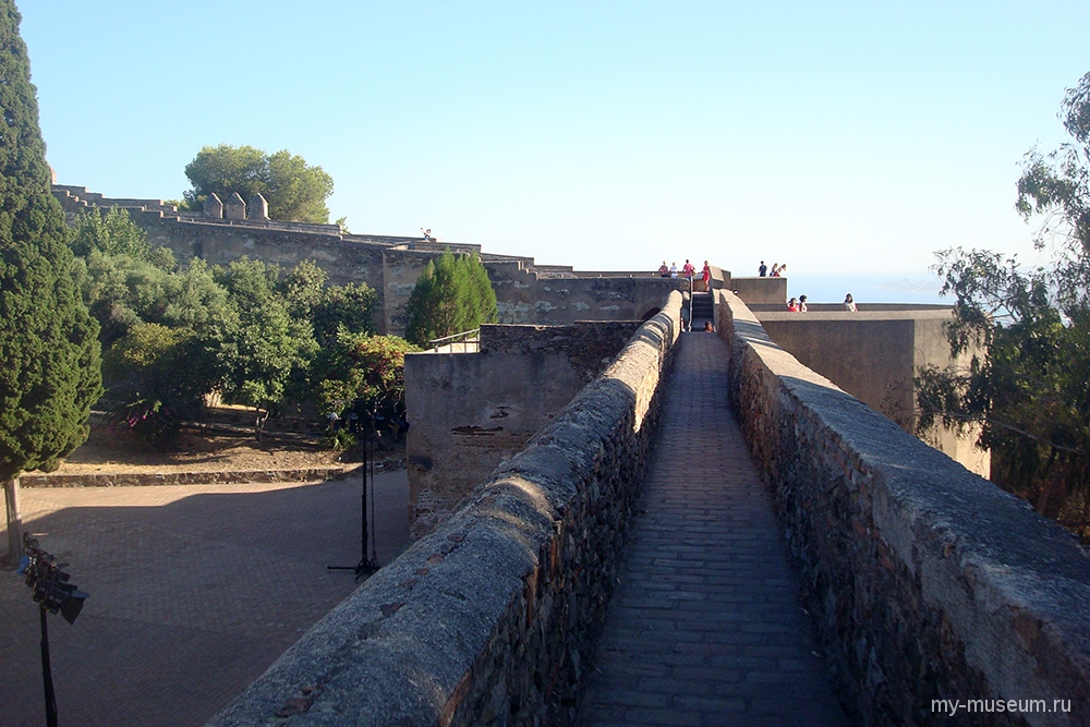 Замок Хибральфаро (Castillo de Gibralfaro) в Малаге